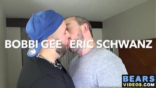 Horny bears Bobbi Gee and Eric Schwanz fuck like crazy